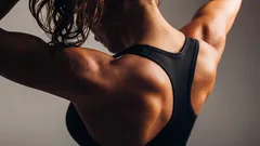 Zhyby bez hrazdy: 3 cviky na silný chrbát bez toho, aby ste vyšli z domu